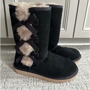 black KOOLABURRA BY UGGS boots